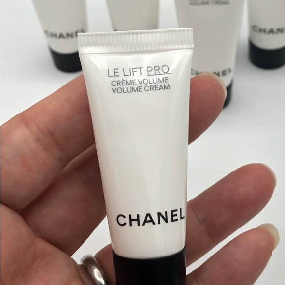 24 of CHANEL LE LIFT PRO Volume CRÈME 0.17oz / 5ml EACH - NEW Sealed pack - Picture 3 of 9